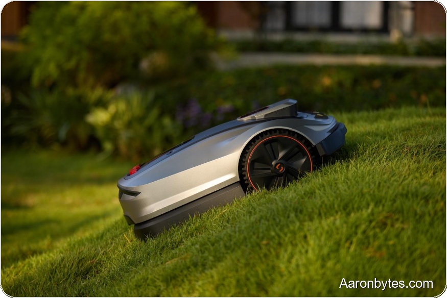 Sunseeker Elite X5 Brings Wire-Free, All-Wheel Power to Complex Lawns